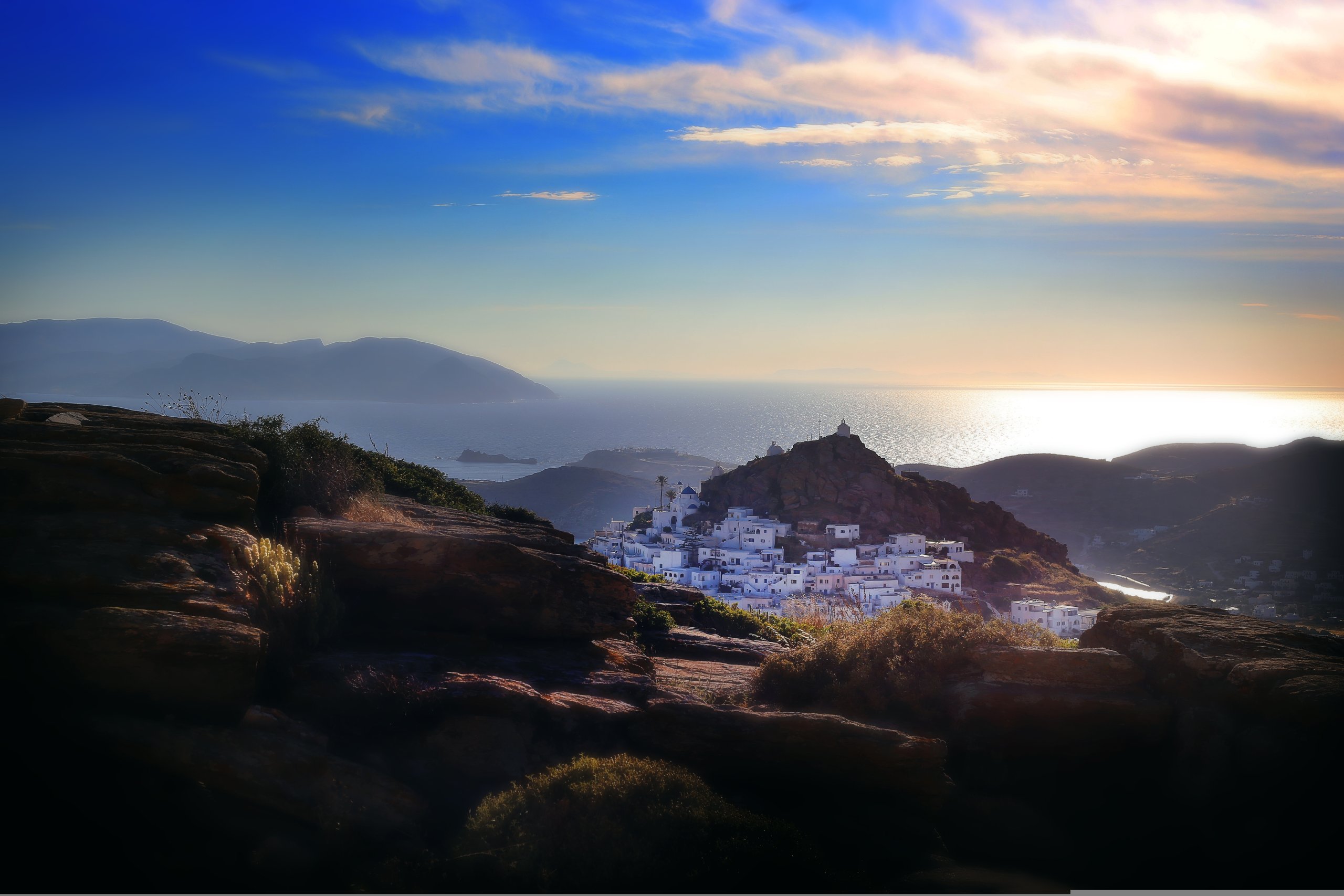 Chora,Of,Ios,Island,,Greece,,Sits,Dramatically,On,A,Cliffside,
