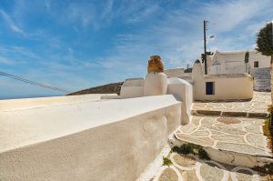 Σίκινος Χώρα: Ο παραδοσιακός οικισμός που θα σε μαγέψει